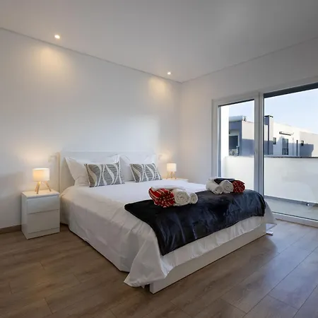 Piscina Aquecida E Casa De Banho Privativa Habitación en casa particular Fernão Ferro