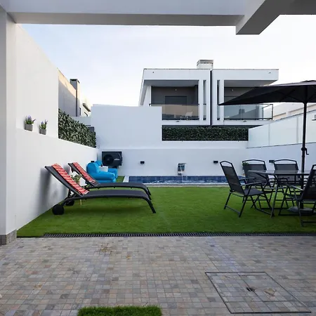 Piscina Aquecida E Casa De Banho Privativa Habitación en casa particular Fernão Ferro