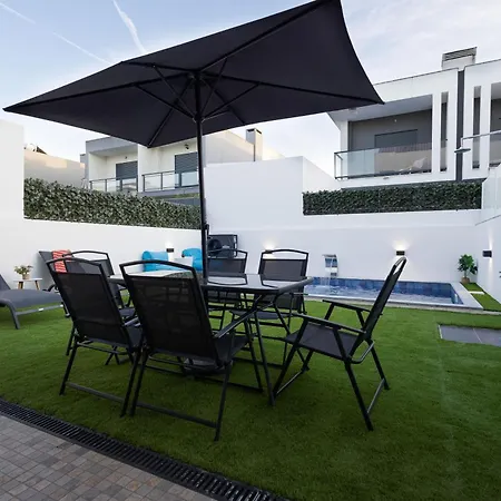 Habitación en casa particular Piscina Aquecida E Casa De Banho Privativa Fernão Ferro