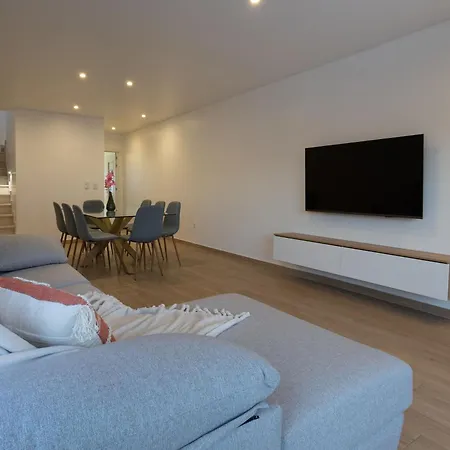 Piscina Aquecida E Casa De Banho Privativa * Fernão Ferro